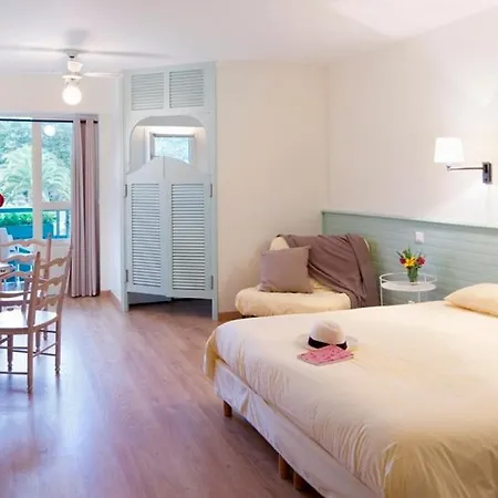 Les Grands Pins 3* 그뢰오레방