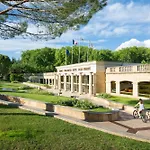 Les Grands Pins Apartmanhotel 3*