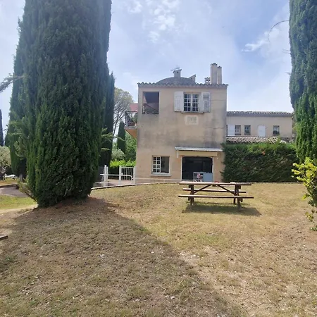 Les Grands Pins Aparthotel 3*