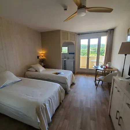 Les Grands Pins Aparthotel